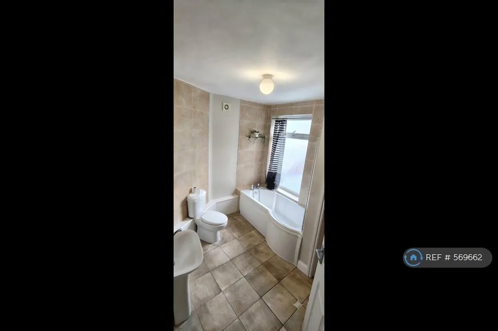 2 bedroom maisonette for rent