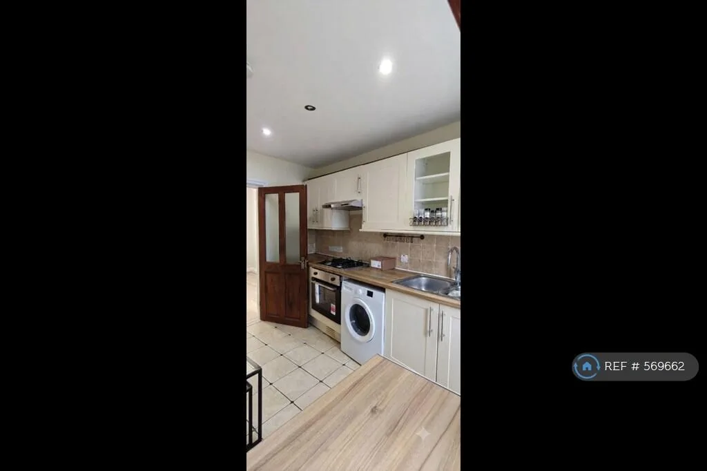 2 bedroom maisonette for rent