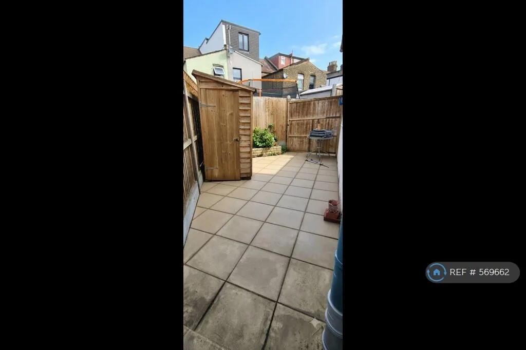 2 bedroom maisonette for rent