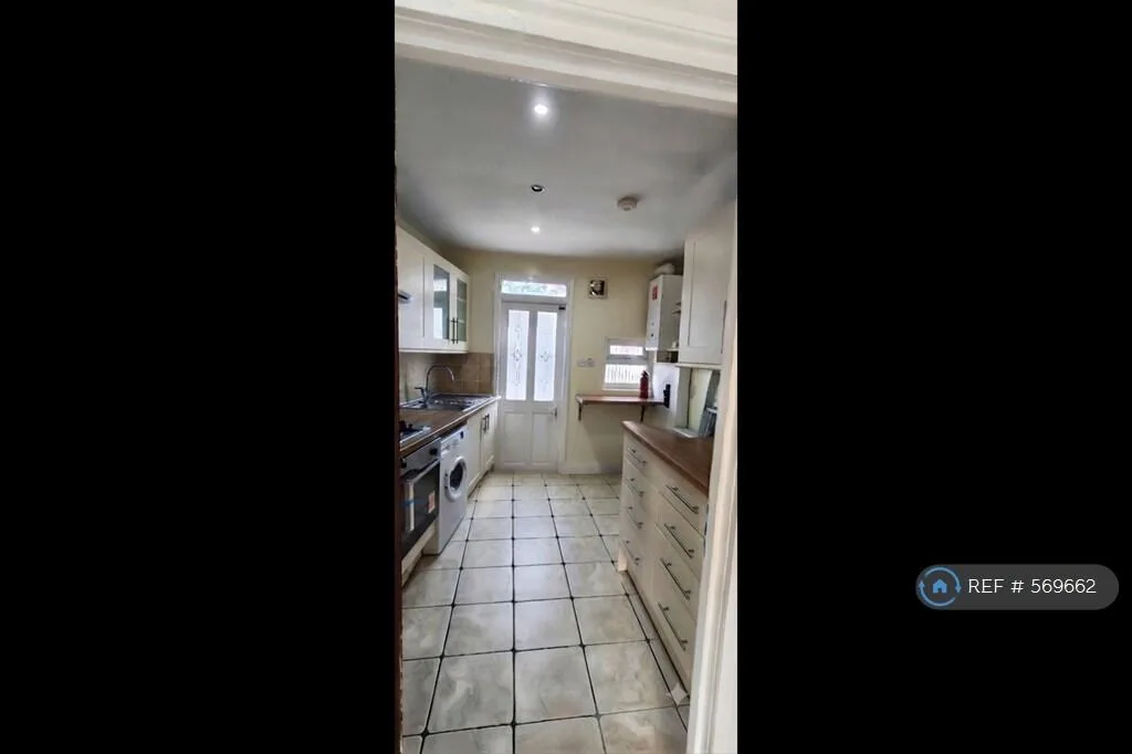 2 bedroom maisonette for rent