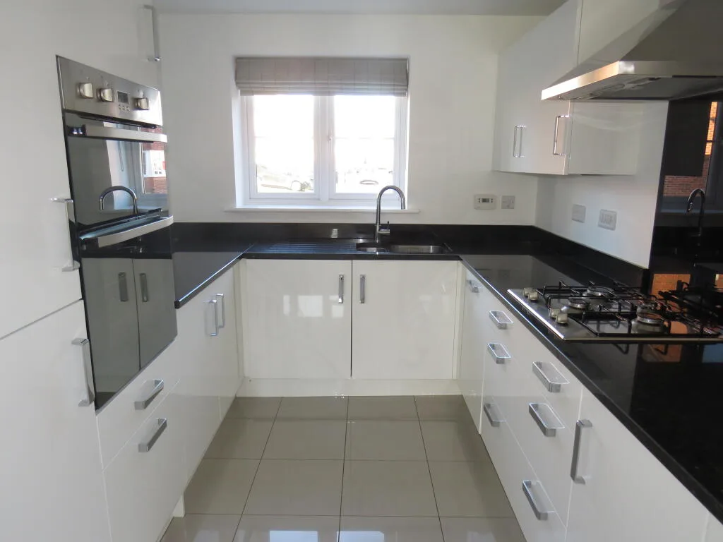 3 bedroom semi-detached house for rent