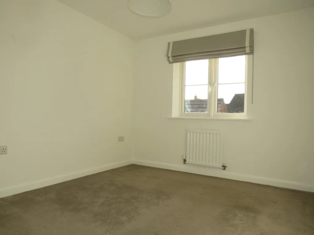 3 bedroom semi-detached house for rent