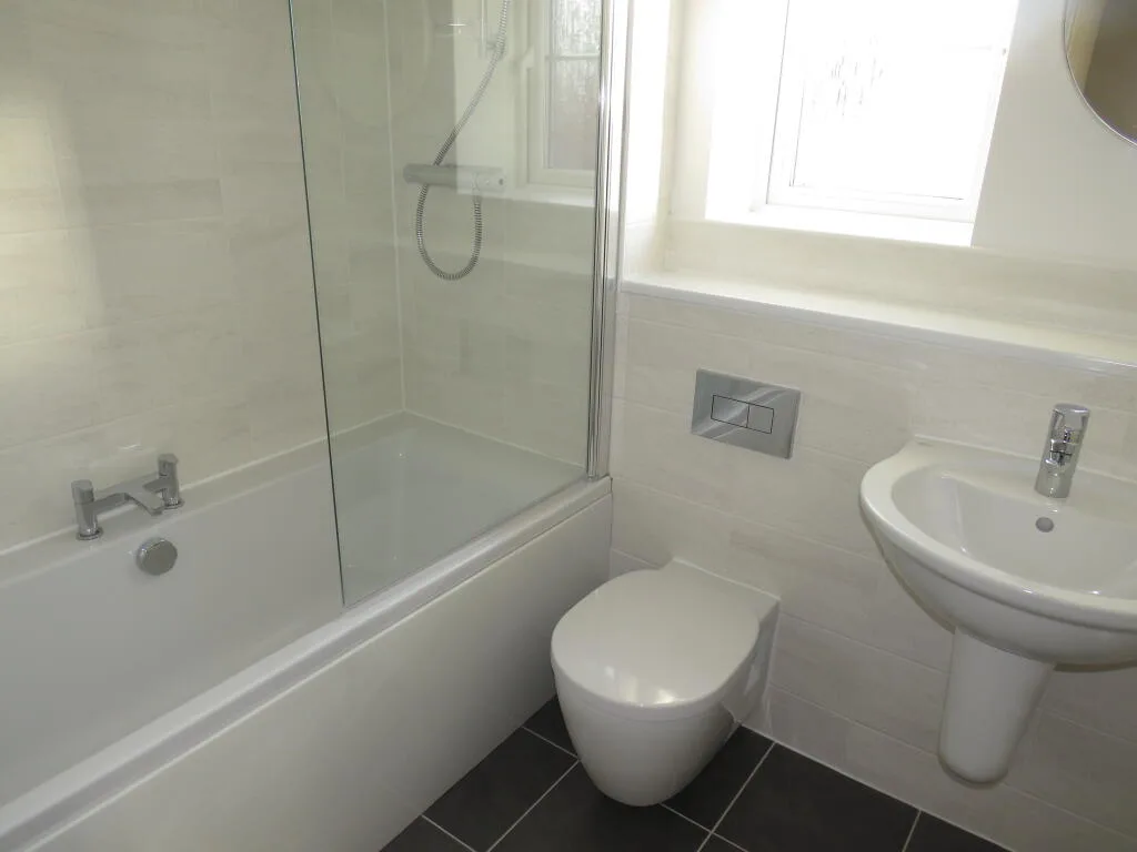 3 bedroom semi-detached house for rent