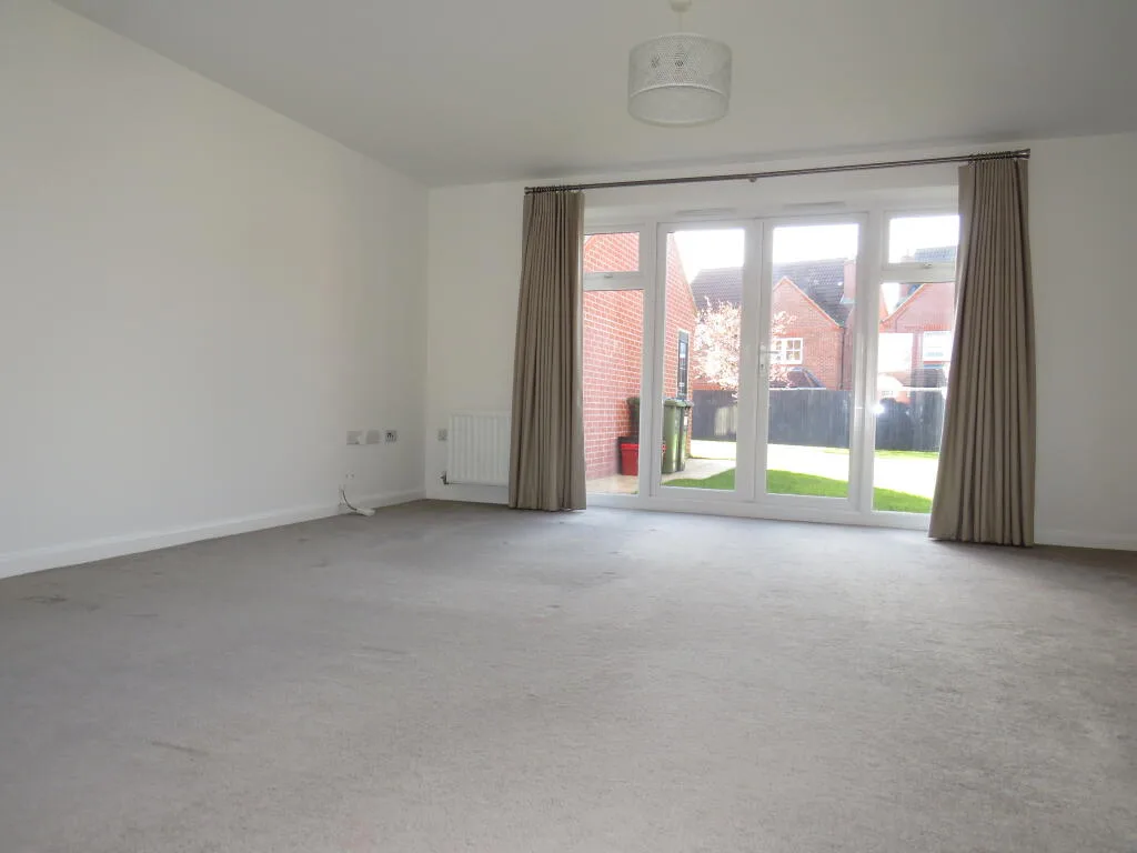 3 bedroom semi-detached house for rent