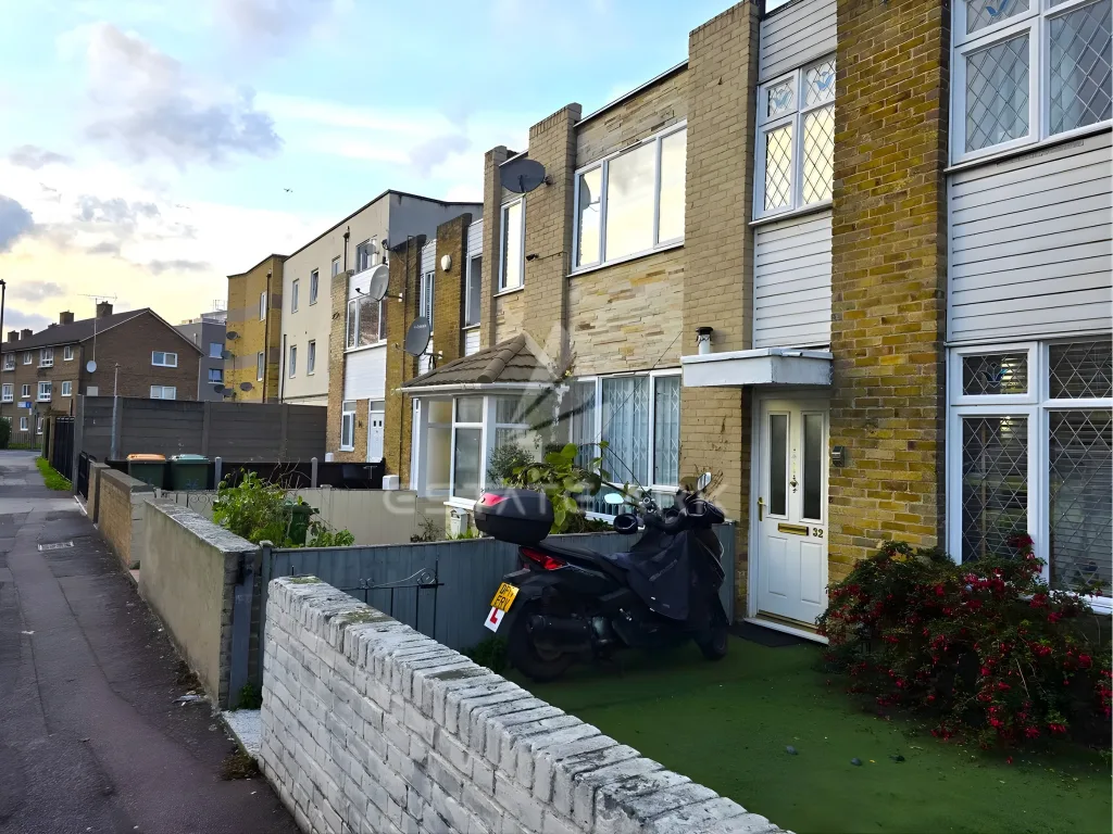 4 bedroom terraced house for rent
