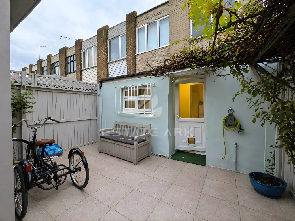 4 bedroom terraced house for rent