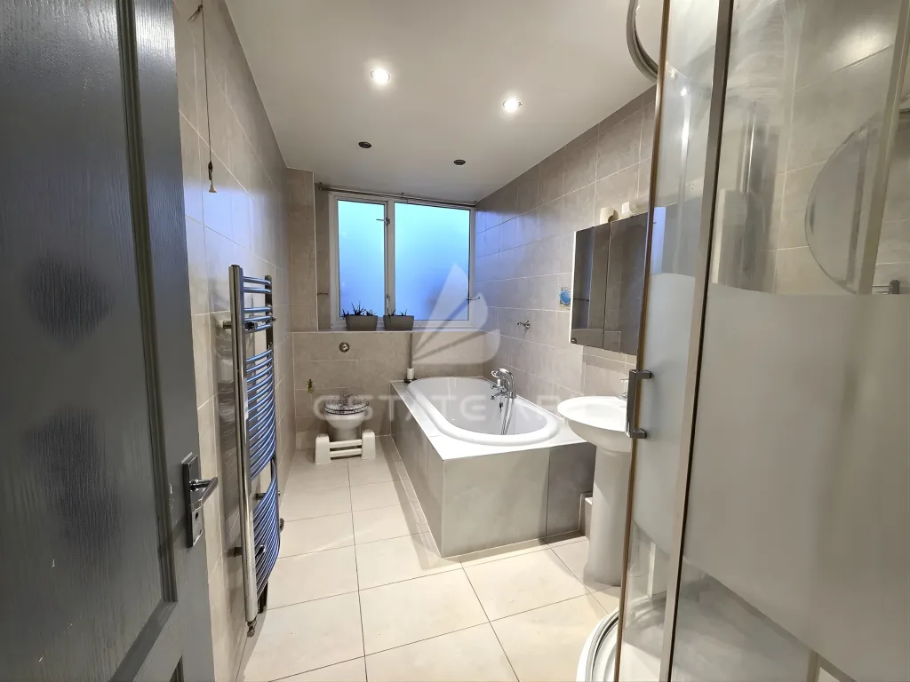 4 bedroom terraced house for rent