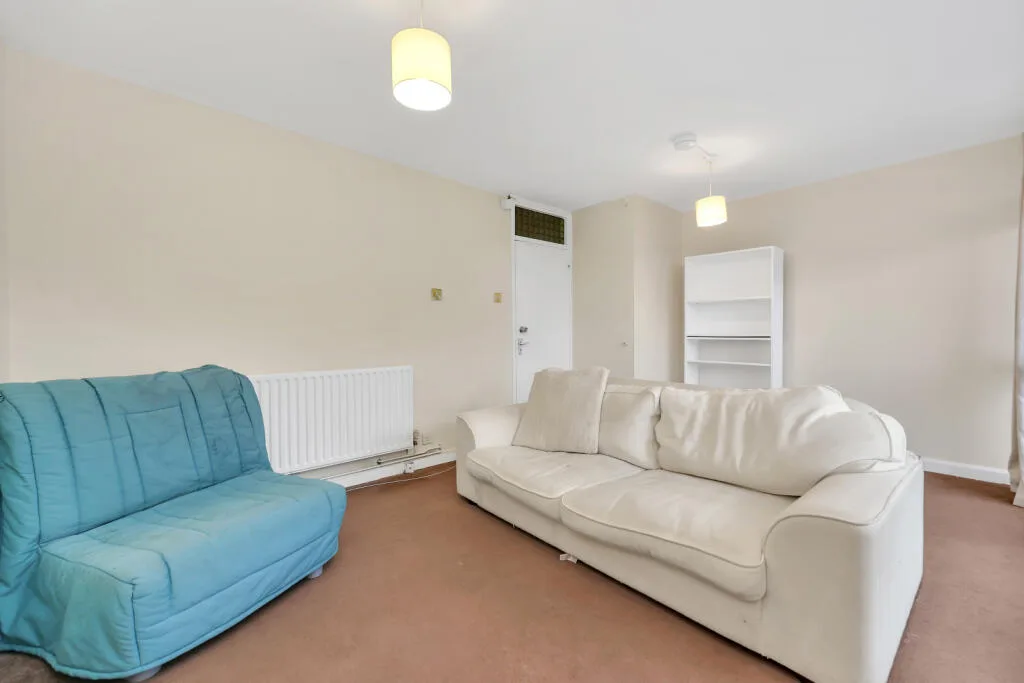3 bedroom maisonette for rent