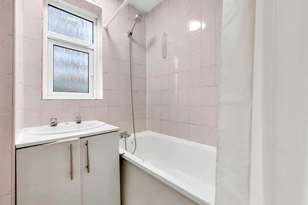 3 bedroom maisonette for rent