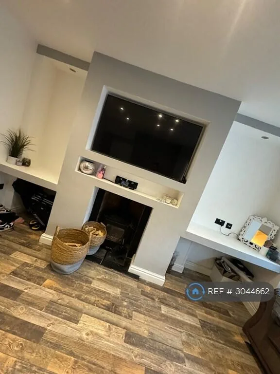 3 bedroom semi-detached house for rent