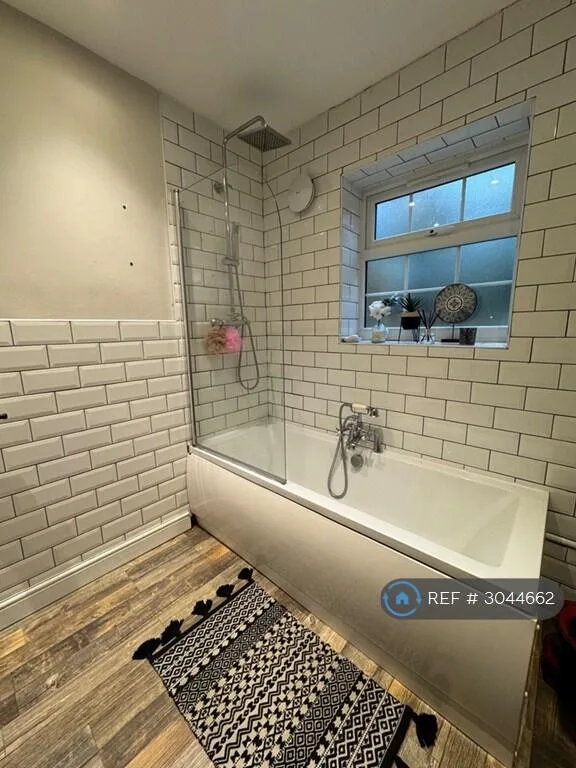 3 bedroom semi-detached house for rent