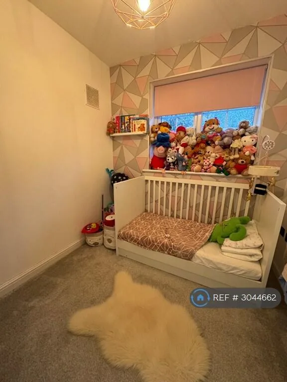 3 bedroom semi-detached house for rent