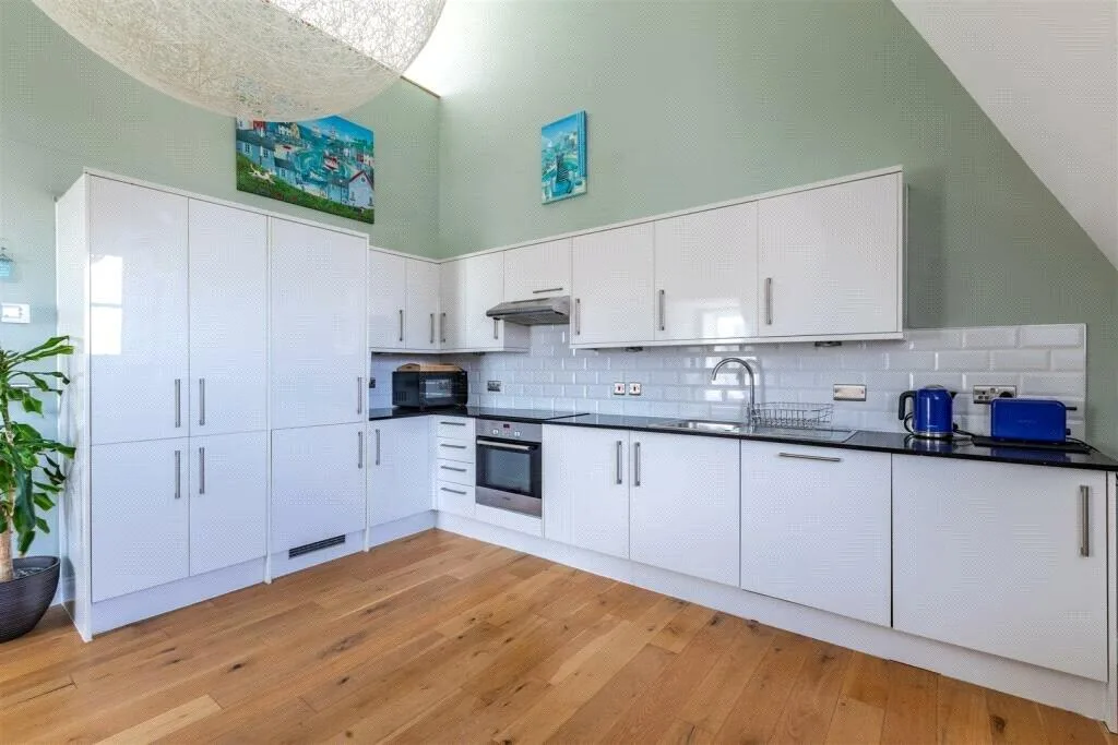 2 bedroom penthouse for rent
