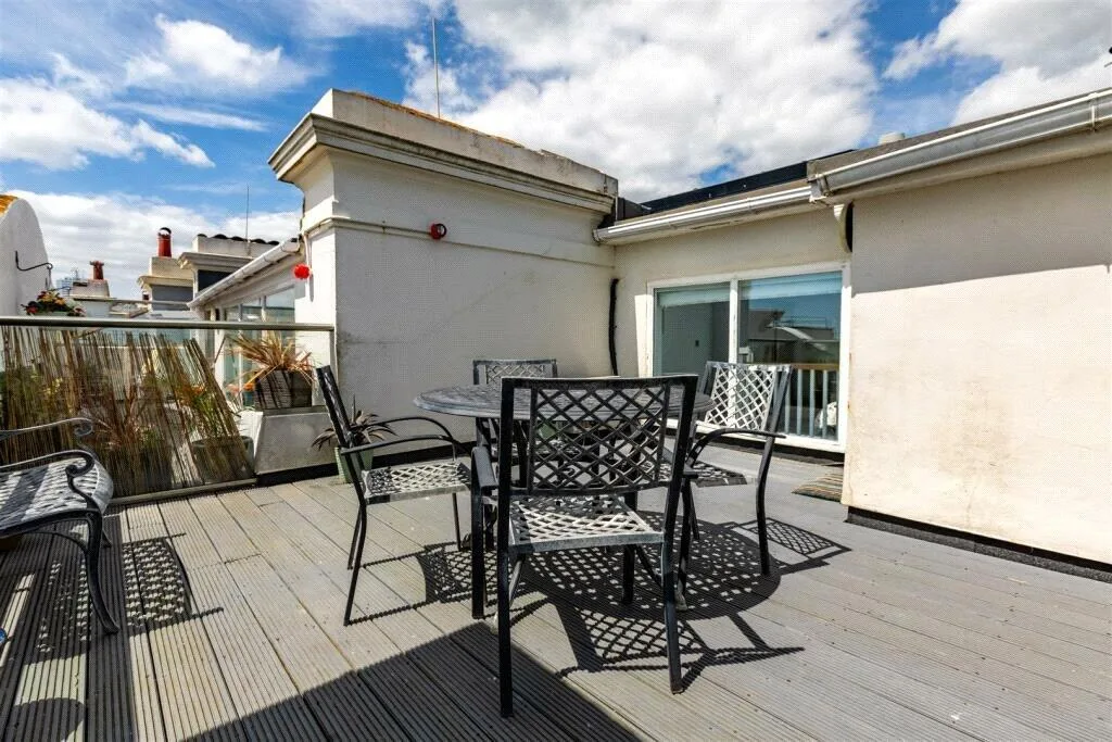 2 bedroom penthouse for rent