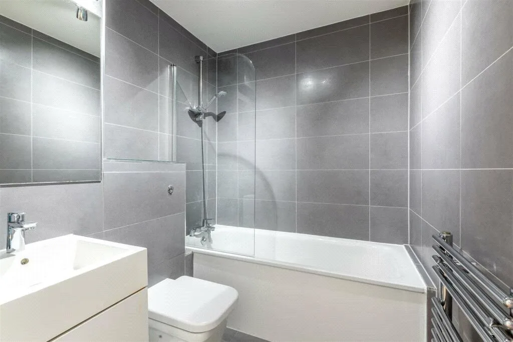 2 bedroom penthouse for rent