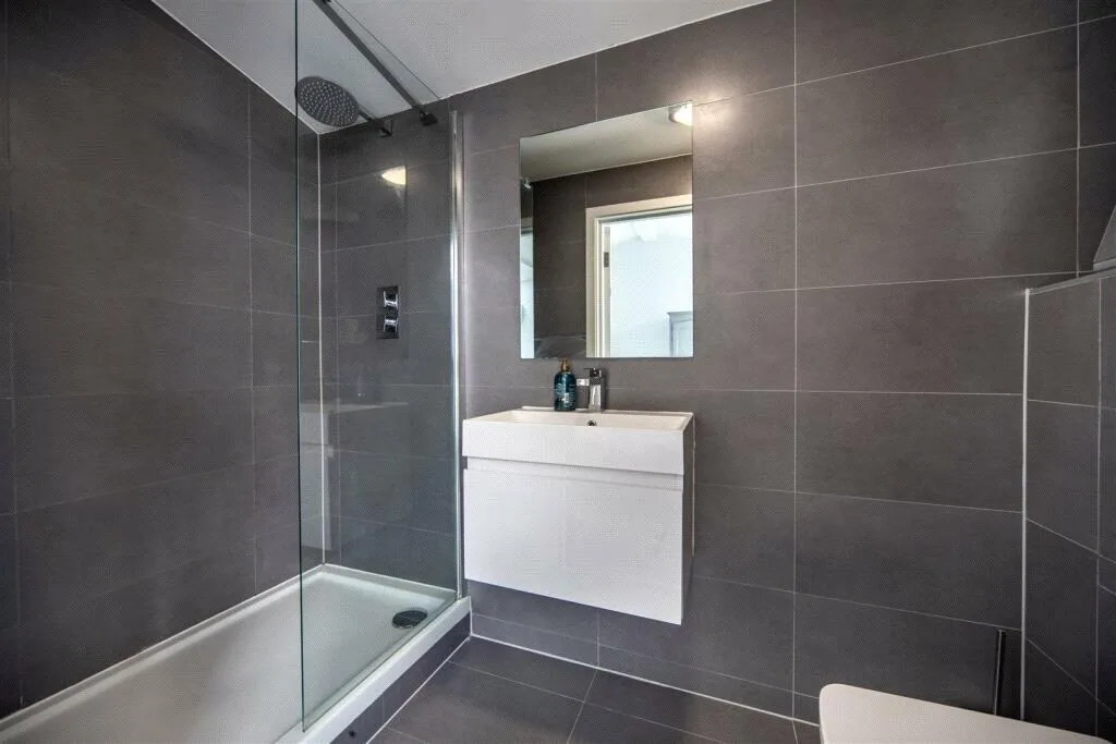 2 bedroom penthouse for rent
