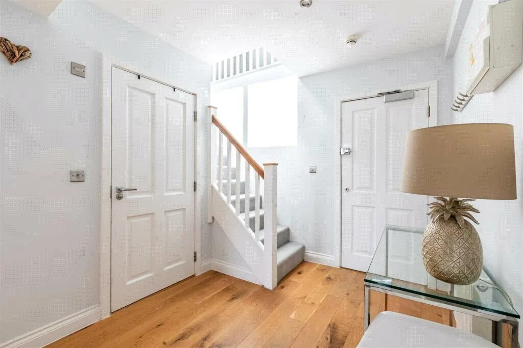 2 bedroom penthouse for rent