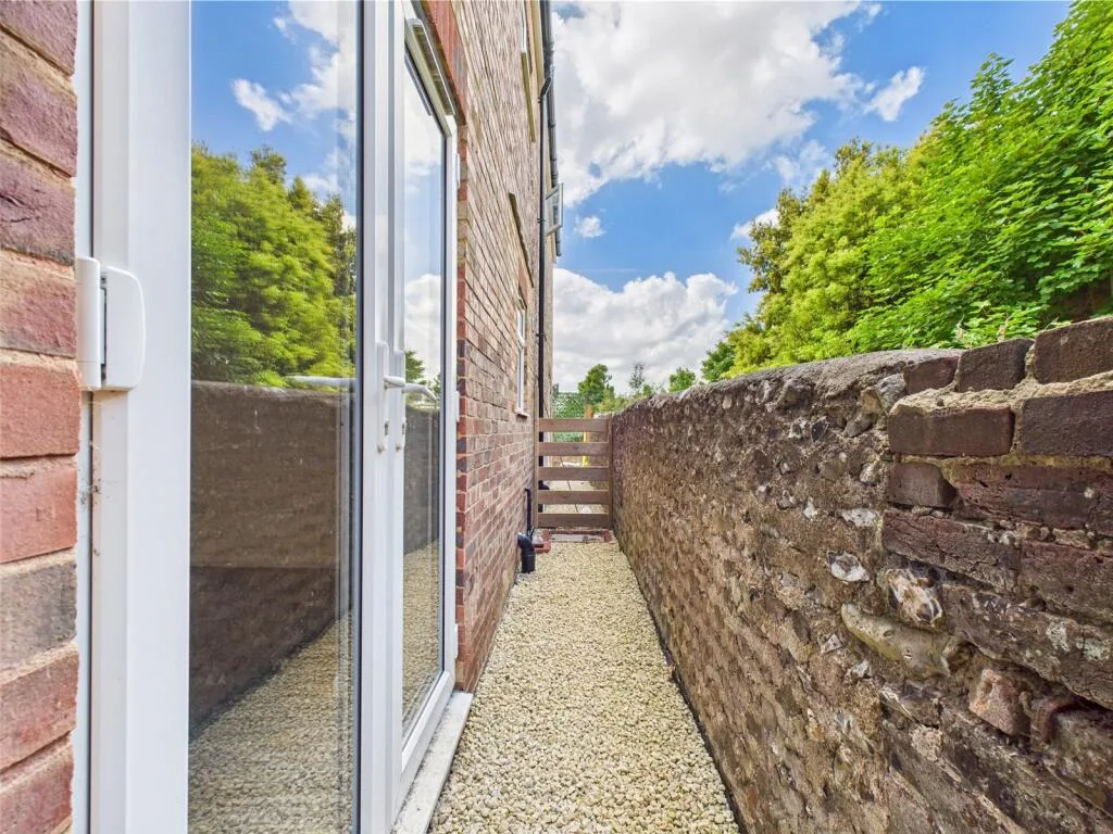 2 bedroom house for rent