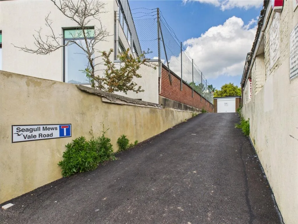 2 bedroom house for rent