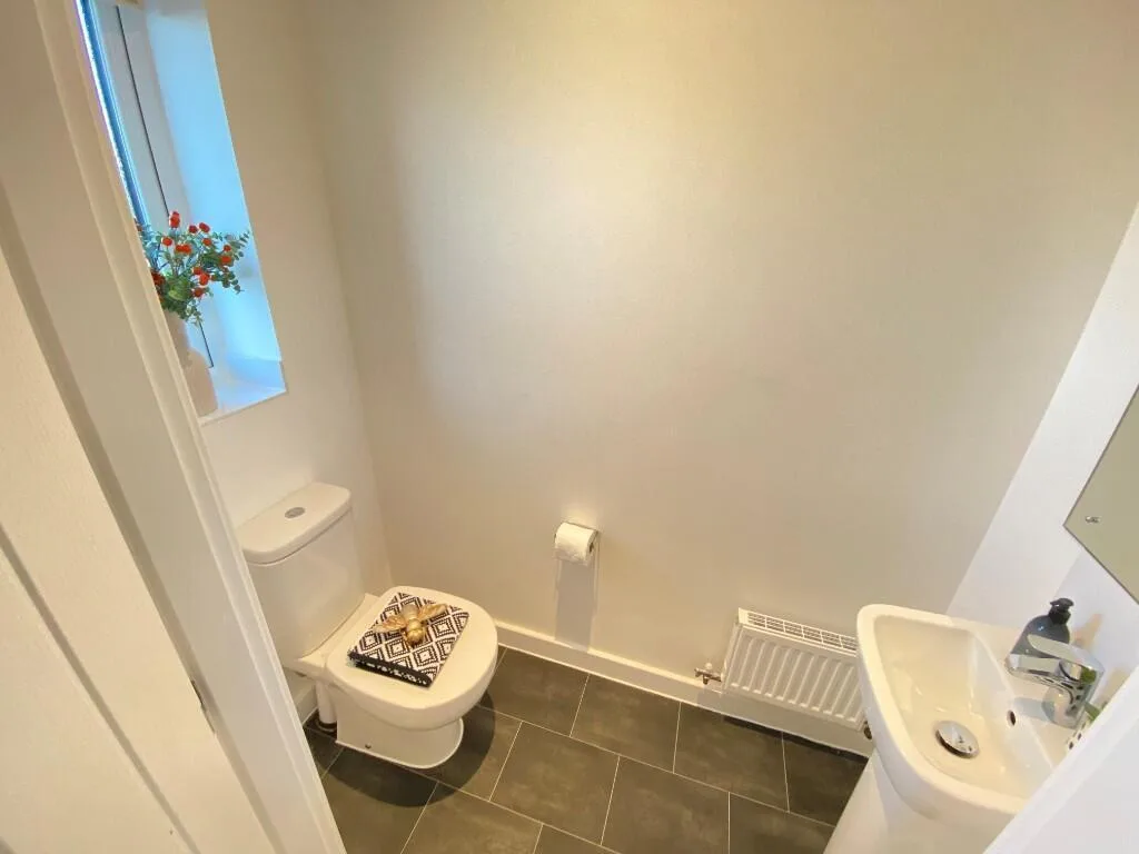 3 bedroom end of terrace house for rent