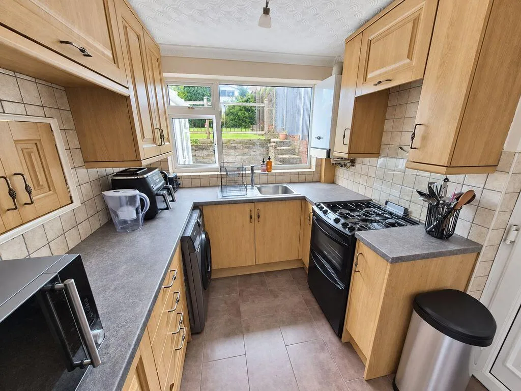 3 bedroom semi-detached house for rent