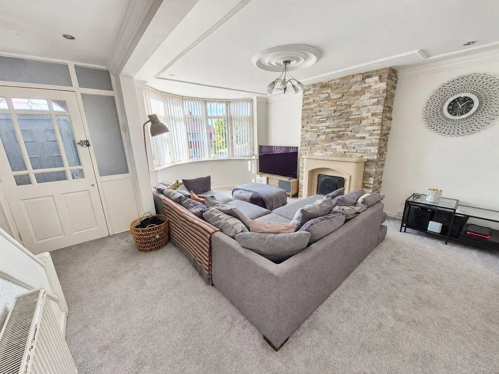 3 bedroom semi-detached house for rent