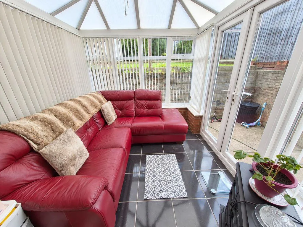 3 bedroom semi-detached house for rent
