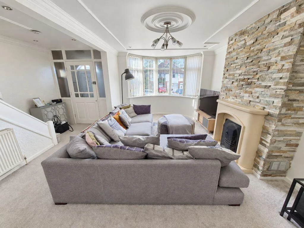 3 bedroom semi-detached house for rent