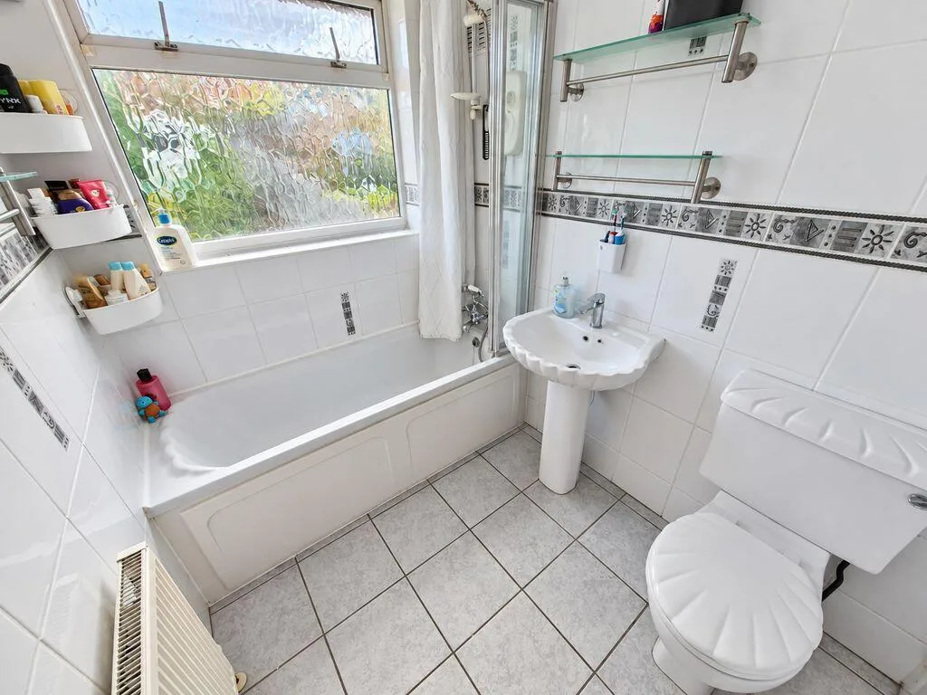 3 bedroom semi-detached house for rent