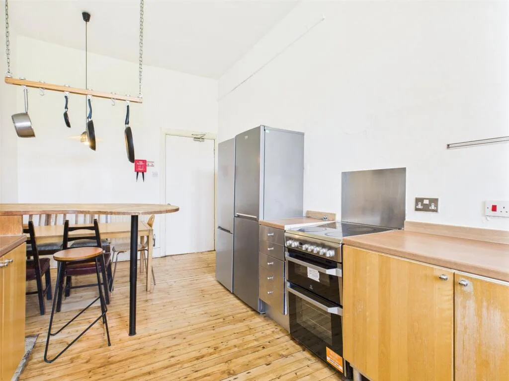 5 bedroom apartment for rent