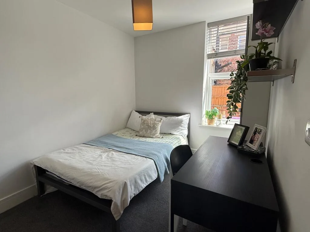 2 bedroom maisonette for rent