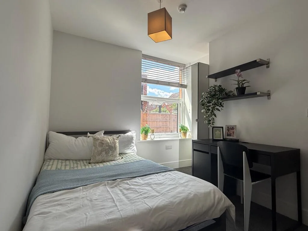 2 bedroom maisonette for rent