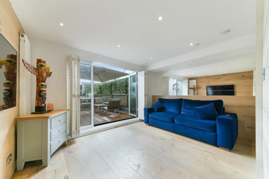3 bedroom maisonette for rent