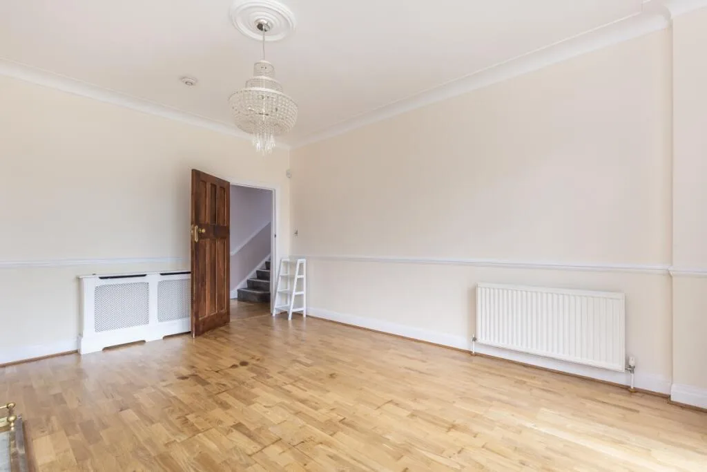 5 bedroom flat for rent