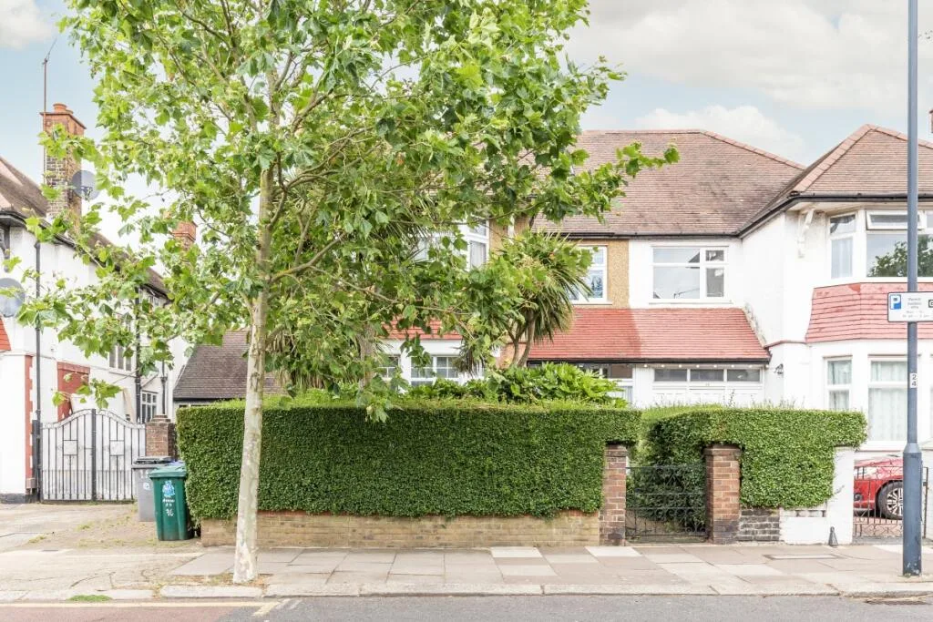 5 bedroom flat for rent