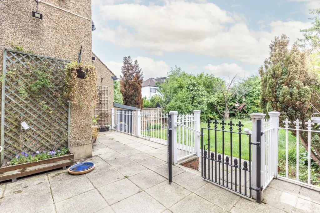 5 bedroom flat for rent