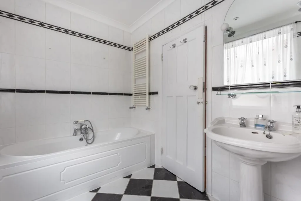 5 bedroom flat for rent