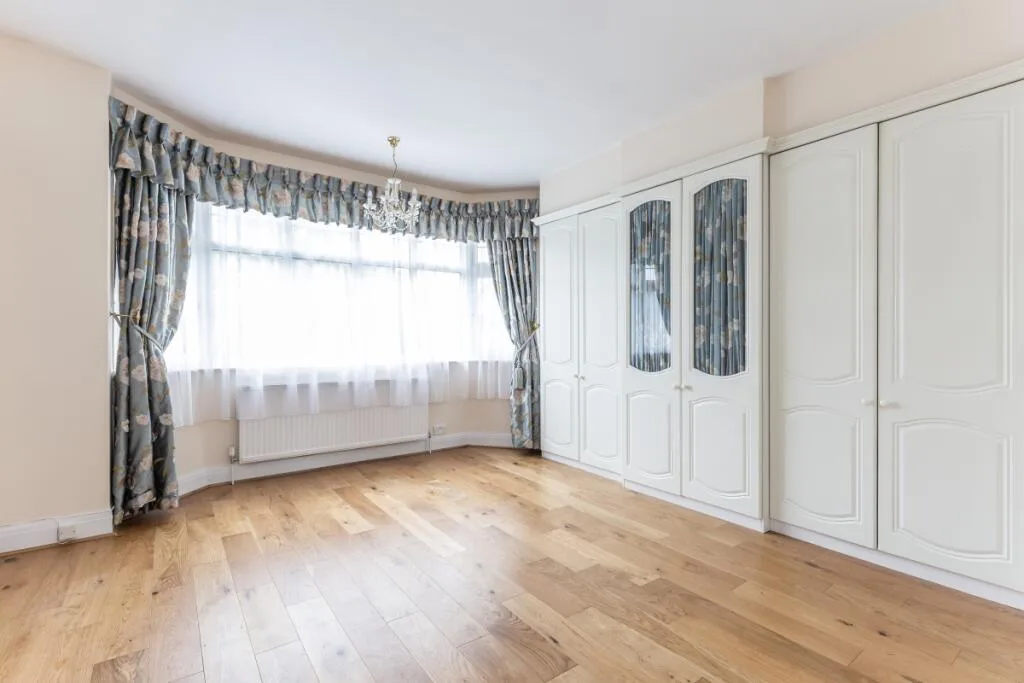 5 bedroom flat for rent
