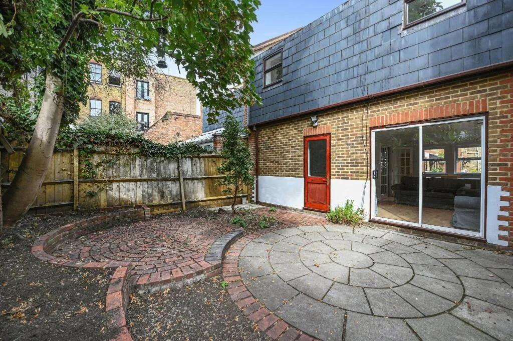 4 bedroom terraced house for rent