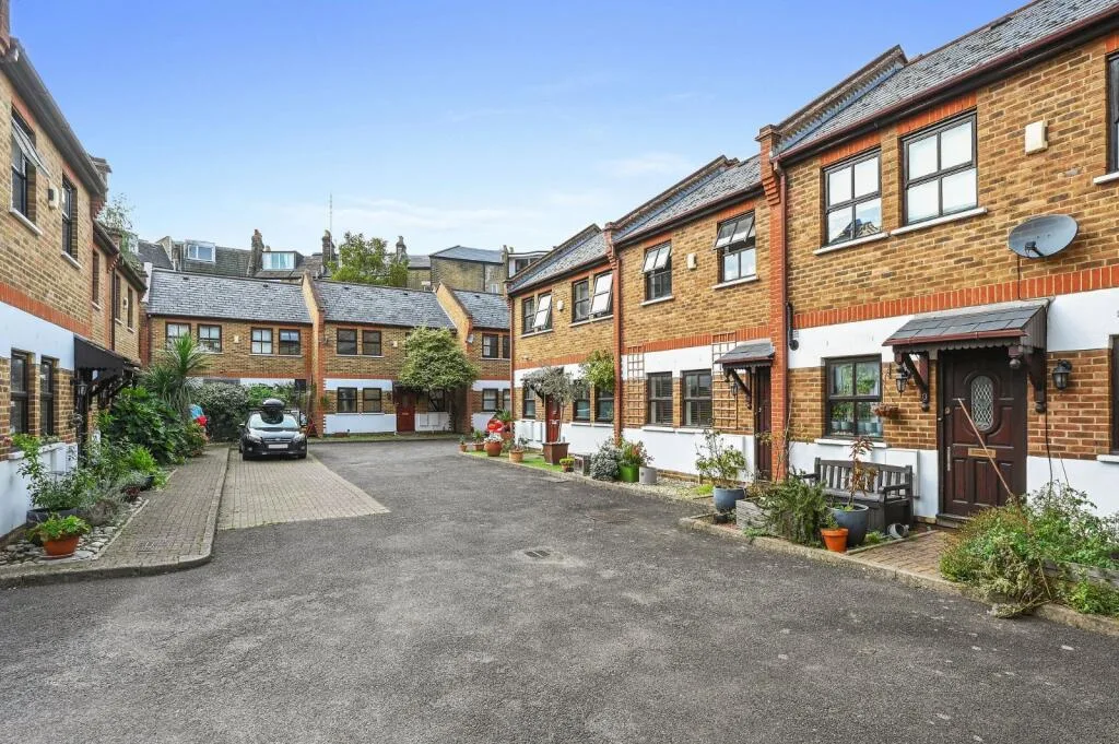 4 bedroom terraced house for rent