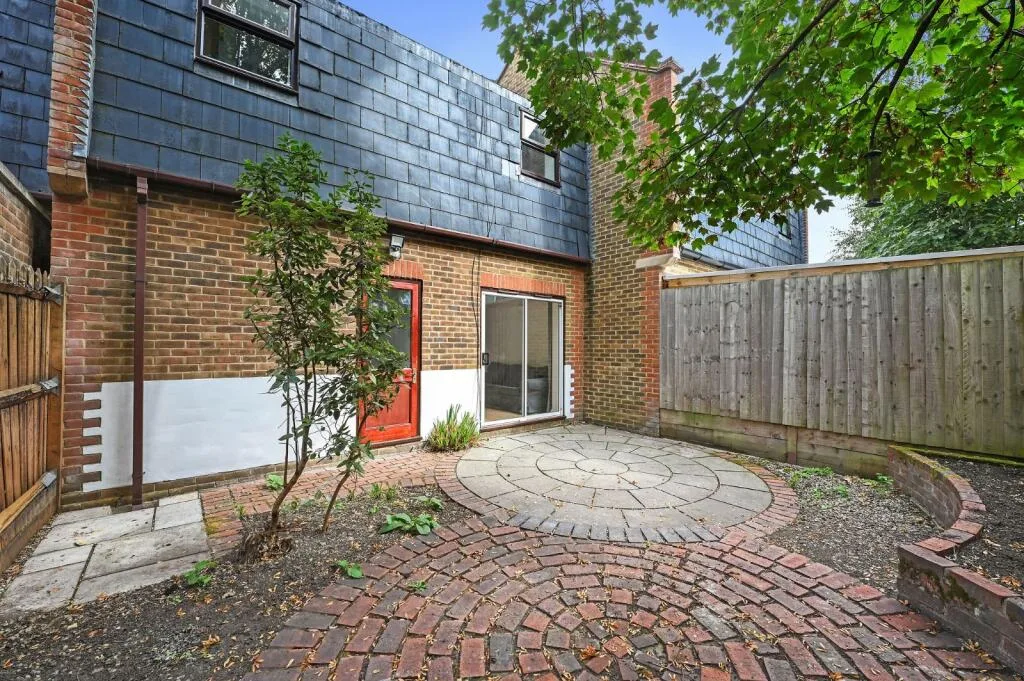4 bedroom terraced house for rent