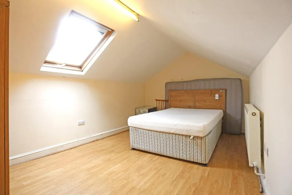 2 bedroom maisonette for rent