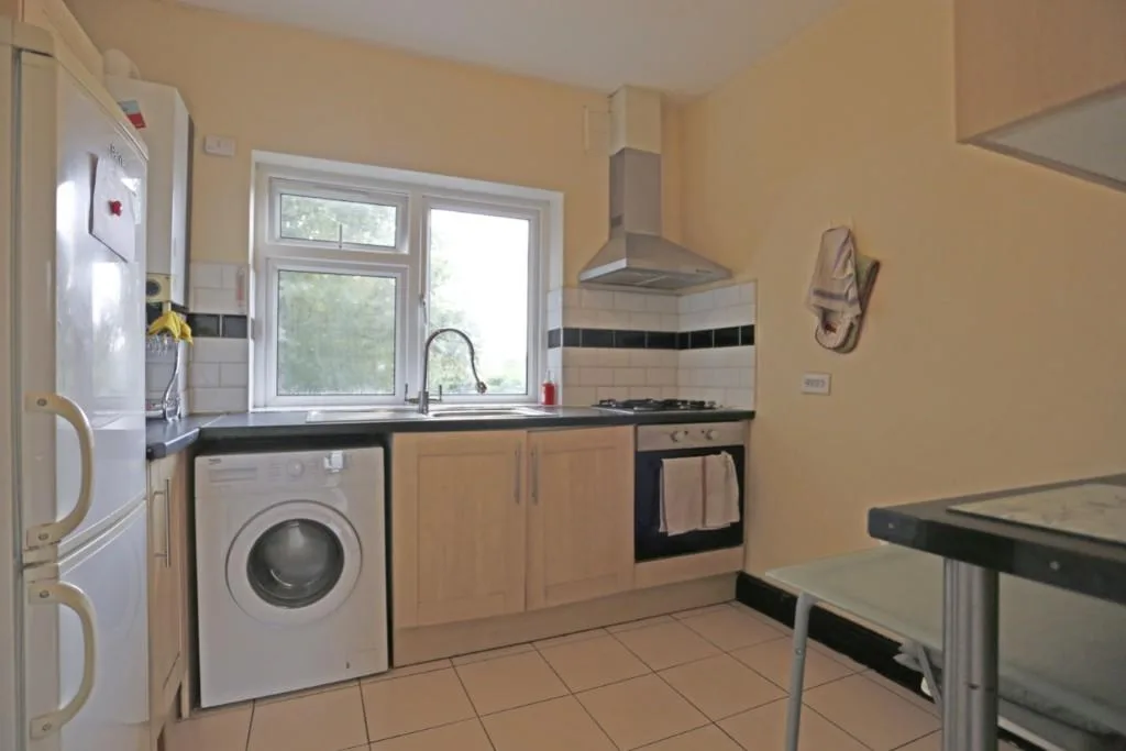 2 bedroom maisonette for rent