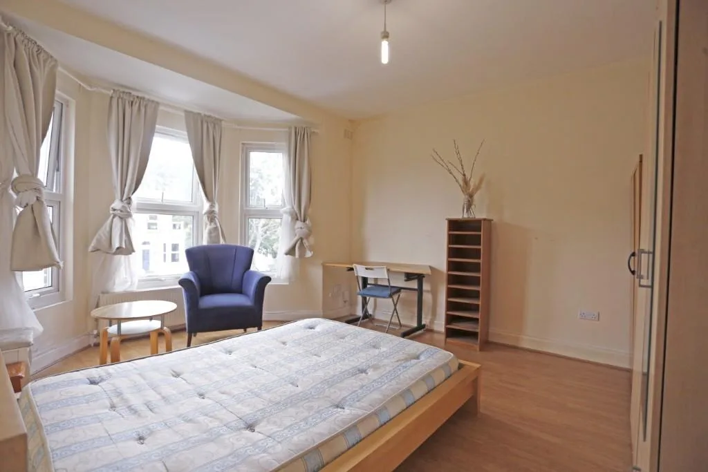 2 bedroom maisonette for rent