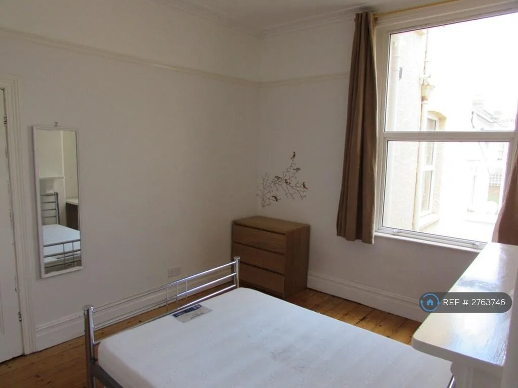 6 bedroom terraced house for rent