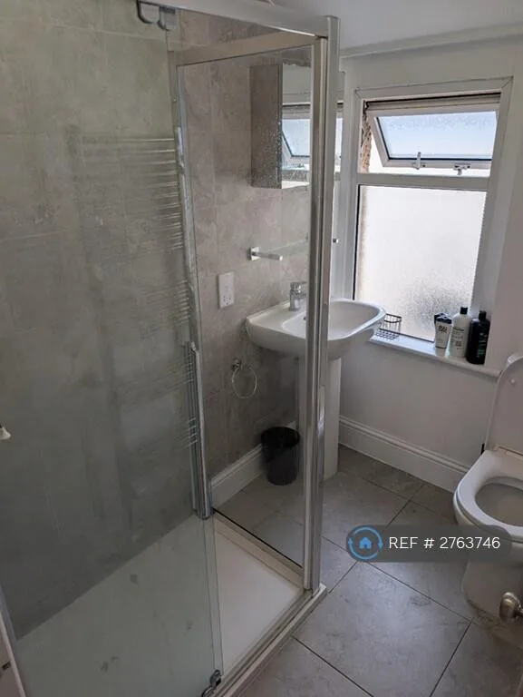 6 bedroom terraced house for rent