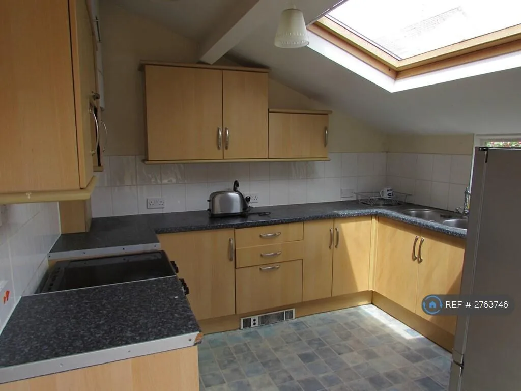 6 bedroom terraced house for rent