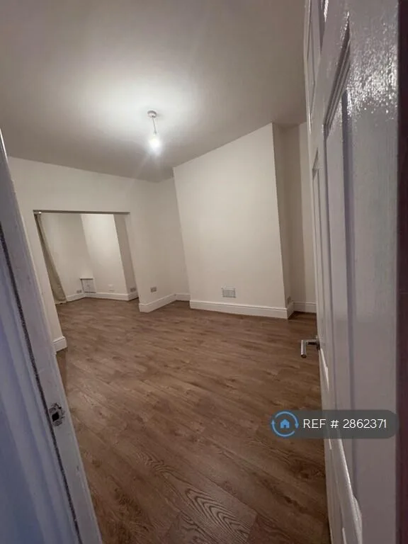 2 bedroom end of terrace house for rent