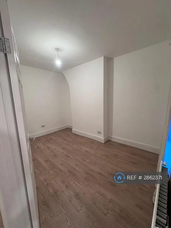2 bedroom end of terrace house for rent
