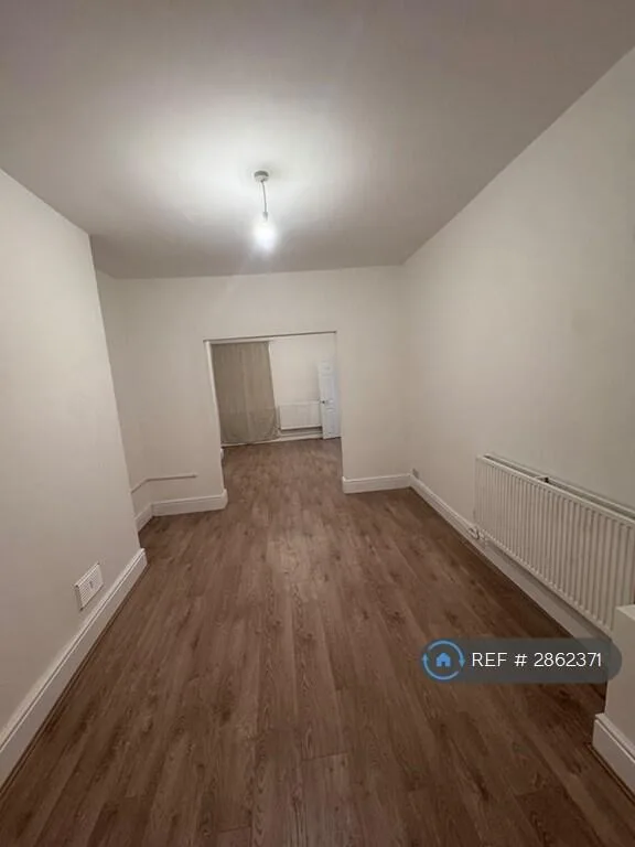 2 bedroom end of terrace house for rent